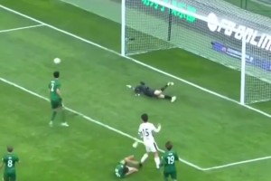 球迷：伊万在国门人选上是否可以考虑一下韩佳奇🤔