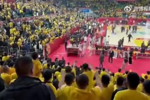 😂杀人还要诛心？山西主场球迷赛后高喊起了：“晚安徐杰！”