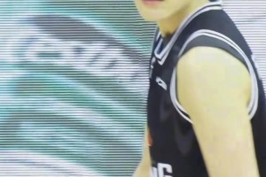 😍这不是那个2号mvp吗？又帅又靓又能打~