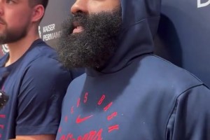 哈登谈库里：我们见证了真正的伟大，勇士可能就是我无冠的原因！