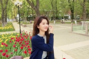 🥰青春靓丽的女大！腾讯女主播炼炼：春天回校拍照~毕业倒计时