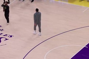 备战火箭！巴特勒身穿勇士30号训练三分！三分连中玄学加成？