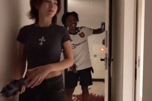 想干啥？甲亢哥把日本女友带进房间，然后匆忙下播了🫠