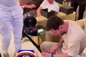 梅西还是忘不了巴萨~找人专门定制了一款巴萨手表🫠