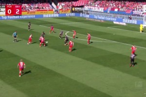 有失水平😂！凯恩俯身冲顶空门离谱偏出