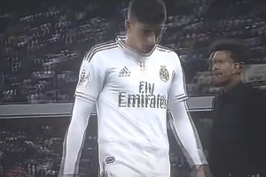 正面视角再感受一下赖斯这脚任意球！裤袜反应过来时，一切都晚了