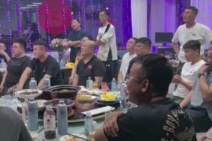 氛围不错！山西球迷3-0横扫后激情庆祝