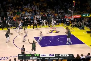 兰德尔今天打得很聪明！点飞东契奇，篮下老詹还不敢上前补防😂