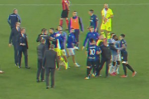 足坛顶级名场面！跟你的好朋友做对手时总会产生误会！