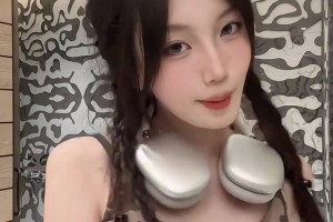 坏了依帆知道自己有姿色了，这是拜仁输球了开始放飞自我啦🤣