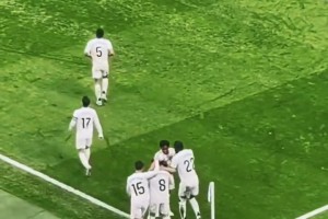 绝境还得看他啊！看台视角看：巴尔韦德惊天世界波绝杀！