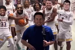 大比分扳成1-1！美媒P图：三巨头+布朗尼率队庆祝胜利🥳🥳