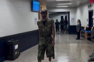 “哨王”MVP登场，亚历山大造型隐隐有点像某工头🤔