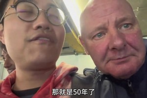 当告诉一位老埃弗顿球迷李铁在踩缝纫机时🤣