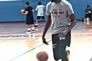 季后赛激战正酣！但是少了他总是缺点什么……