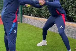 C罗时隔多年再次回到皇马🥲很多熟悉的面孔也都出现了~