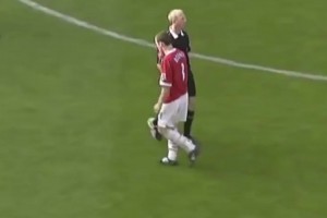 20年前的今天-愤怒的少年鲁尼打进这记凌空抽射😱