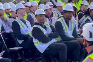 物是人非！当年快船新主场的封顶仪式上还有威少和乔治呢