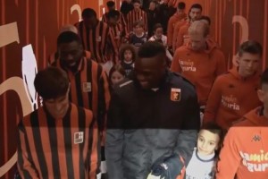 😂巴洛特利：这是什么比赛啊，挺热闹的啊！