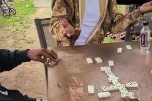 巴特勒上午还在球馆练球，下午就跑乡下打牌去了？ 😮