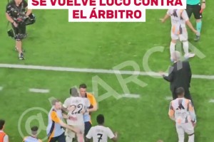 不止一袋❗️马卡视频：吕迪格试图向裁判扔2袋冰块