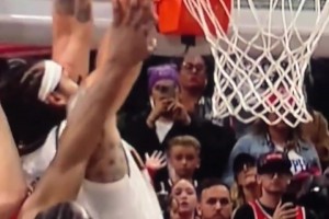 👀还是个2+1？戈登扣篮绝杀时 哈登结结实实打到他胳膊肘了