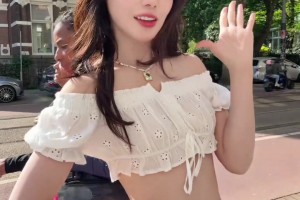 穿的好凉快啊！美娜：东北甜妹在欧洲~