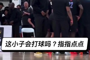 这位戴绿帽子长得像杜兰特的男人会打球吗，就在那指指点点🤣