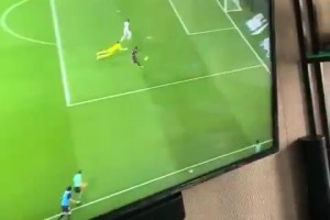 笑喷了！费兰进球时裁判怎么了？！😅