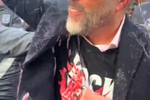 雷瑟海姆成功升冠！死侍扮演者来到现在助威🫠