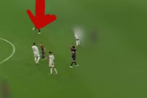 比赛结束后，加维跑到阿森西奥面前羞辱👀