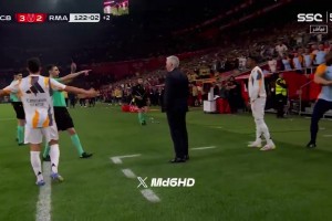 泰山崩于前而色不变！皇马替补席暴动时，安切洛蒂依然淡定