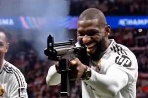 暴怒被罚下！吕迪格AI视频重出江湖😂