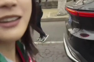 球场边都是最最最真实的女球迷🤣