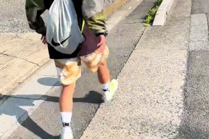 现实版的大空翼！还是得注意安全呀！