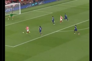 意大利足球电视台：👋多纳鲁马是目前世界上最好的守门员