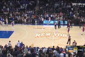 ？？终场哨响活塞赢下比赛，结果计分板直接改成尼克斯4-1😅