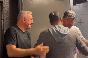 没啥用啊！湖人球迷赛前场外狂喷爱德华兹！