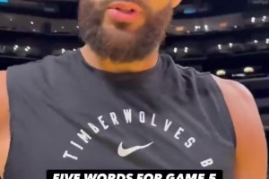 这轮太强了！兰德尔第四节单挑詹姆斯，一个非常帅气的金鸡独立！