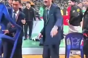 不合适吧？辽宁主场工作人员，竟直接把广厦球员家属席的椅子收走