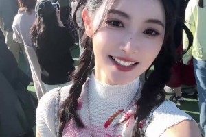 嗨起来！美女主播金佳悦参加草莓音乐节活动~