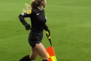 性感又疯狂国米女球迷！凌乱的姿势和衣服，这🦵🦵🦵