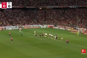 当头一棒！凯恩23年加盟首战，奥尔莫戴帽拜仁0-3完败失冠