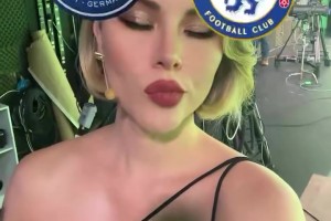 原来今天是双金球奖颁奖典礼，不然女主持怎么这身打扮呀~🥰