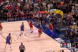 顶级美颜！国内女球迷的美颜真离谱，都要变成小精灵了🤣