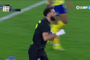 吉达联合扳回一城！本泽马高高跃起头球破门！