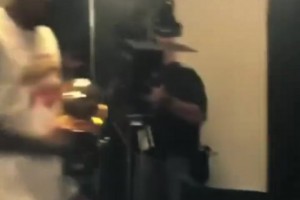 小卡在洛瑞身边是真的开心啊！谁又能想到六年后的故事呢？