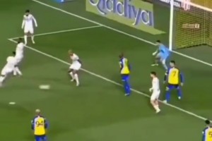 C罗岁数是越来越大了，很多动作已经没法连贯完成🫠