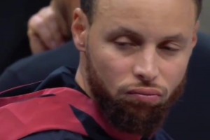 华子受伤后，看库里的表情，应该也是十分担心！