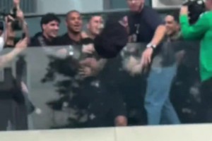 真爱圆神😁！贝蒂斯球迷高唱安东尼之歌让他留下来